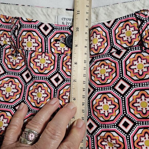 Crown & Ivy Shorts Size 14 Stretchy Button/Zip Fly Pockets Geometric Dressy - Picture 6 of 11